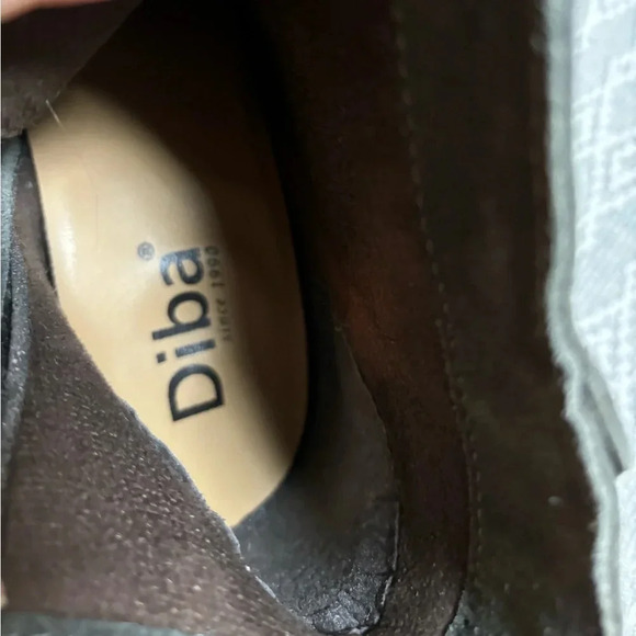 Diba Sophia Green Suede Ankle Boots. Size 7.5, 2 1/2” heel. Side Zipper. - Picture 8 of 9